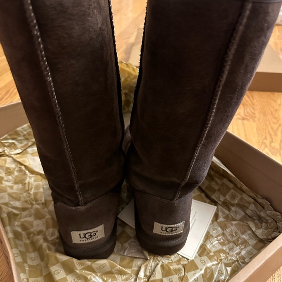 UGG classic tall boot in choco - Picture 5 of 6